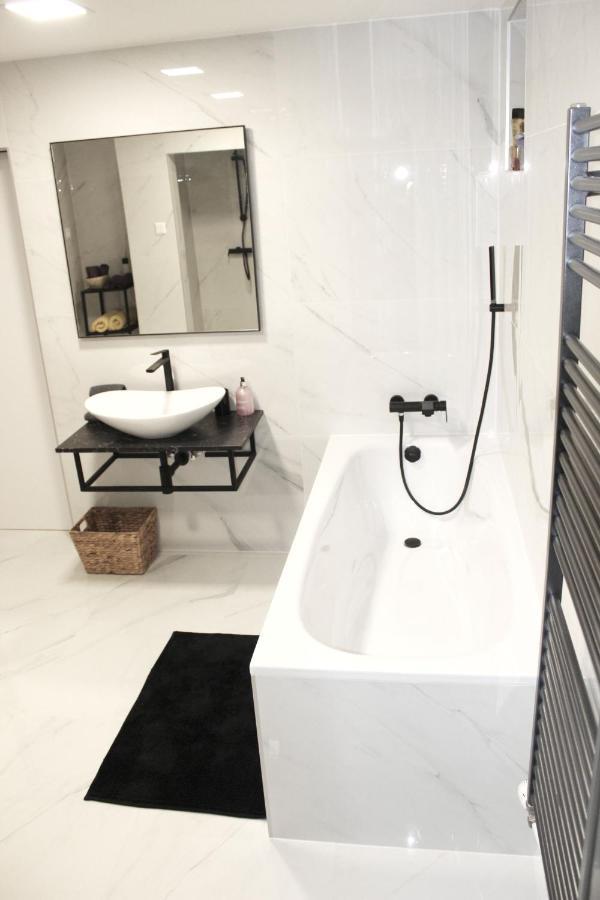 Krasny Priestranny Slnecny Apartman V Centre Mesta Trenčín Kültér fotó