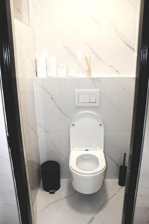 Krasny Priestranny Slnecny Apartman V Centre Mesta Trenčín Kültér fotó